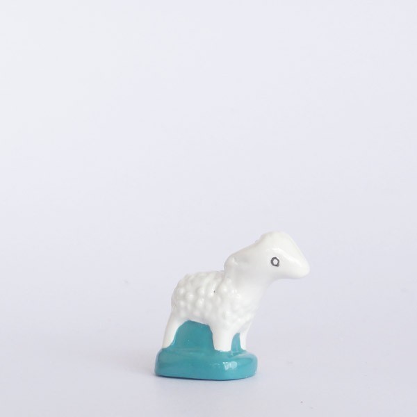 Mouton blanc (tête levée)