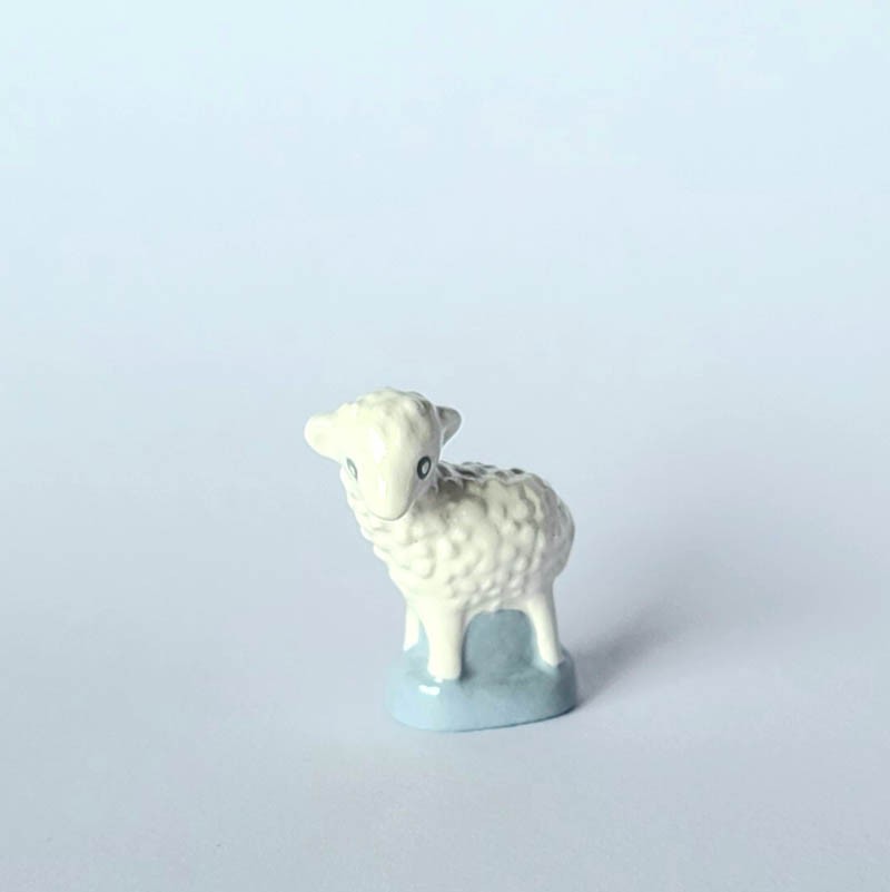 Mouton blanc tête tournée (Catho Retro x Cassegrain)